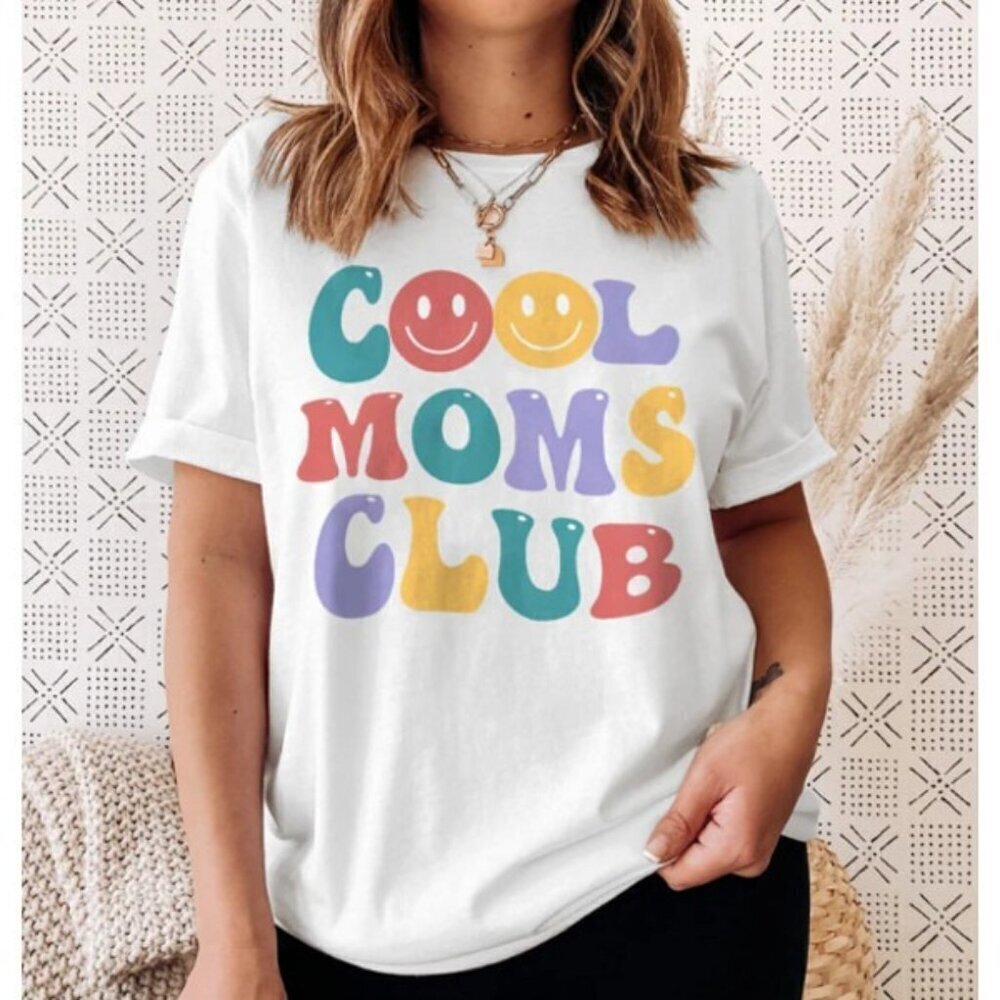 Cool Moms Club Funny Meme Gift For Mom Birthday Fan Gift Graphic T-shirt .